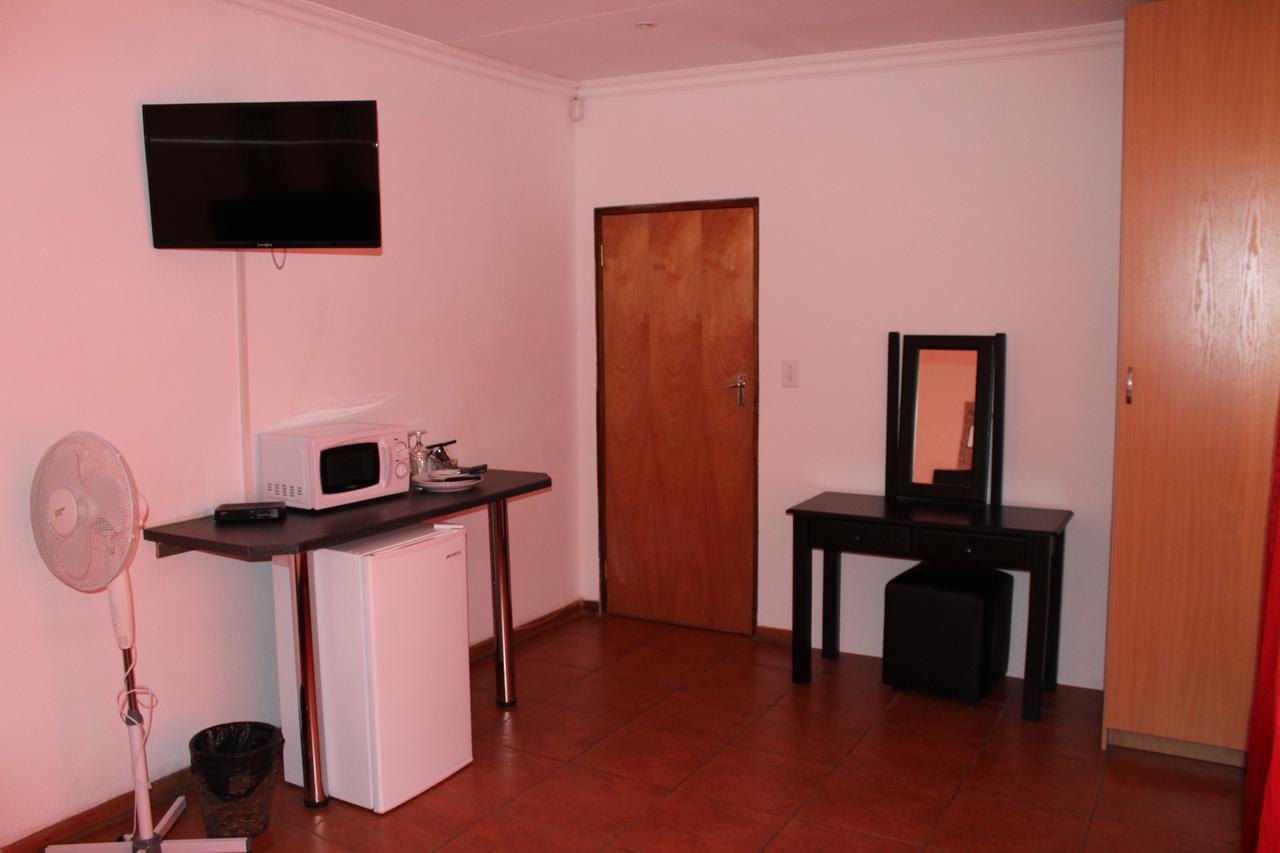 Bottom Of Boden Hotel Benoni Exterior photo